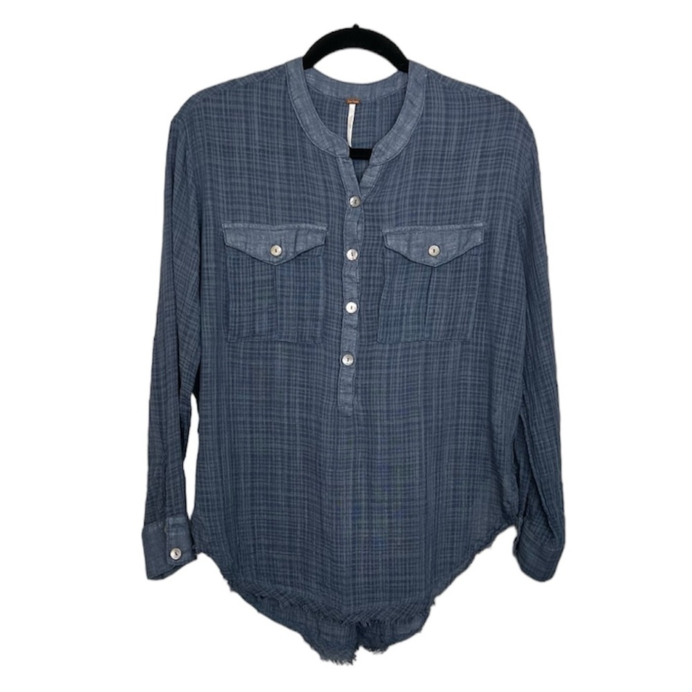 FREE PEOPLE Talk to Me frayed hem Crinkled Popover Top in blue size XS
